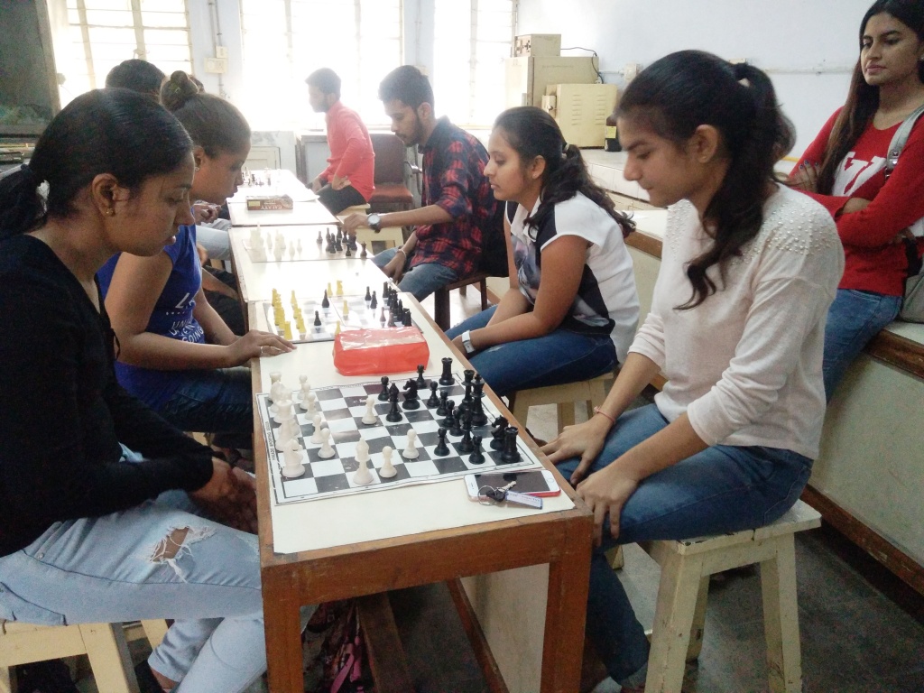 Interclass chess girls